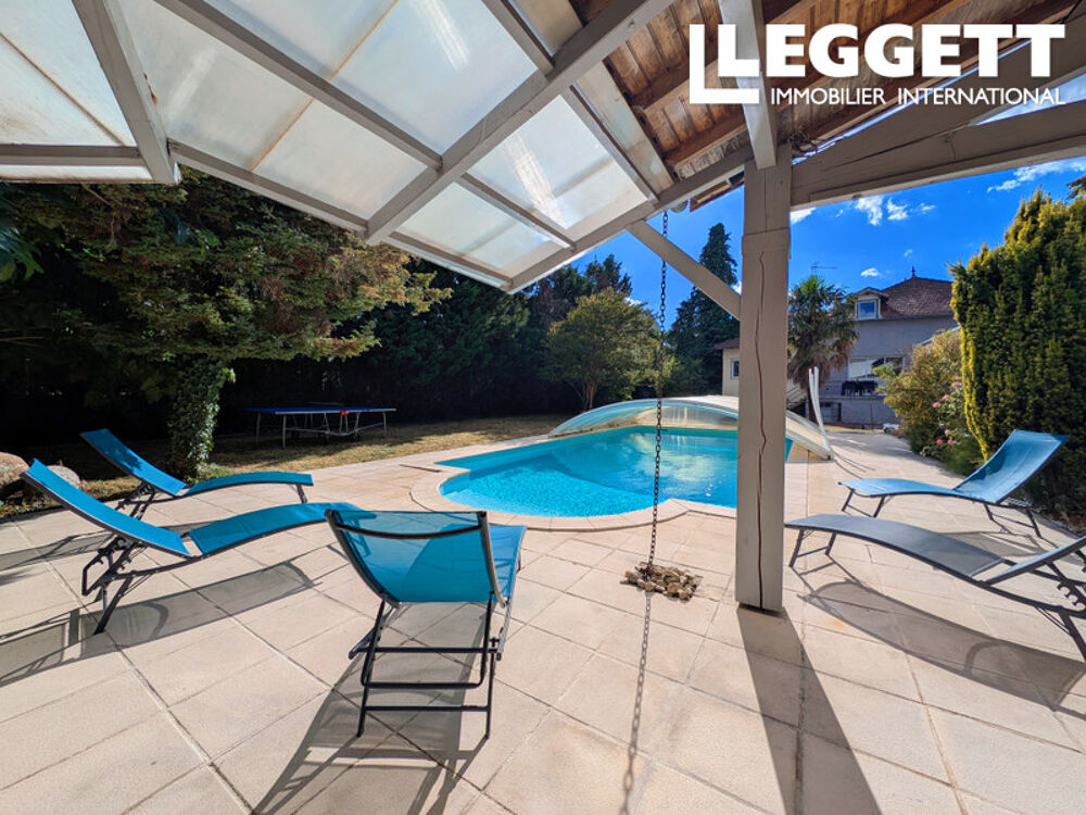 TARN:Aussillon,superbe propriété avec maison et logement annexe rénovation haut de gamme , piscine et jardin .