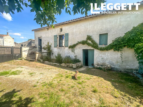   Maison de village - atypique et pleine de charme  : 3 chambres et 2 cours . Double vitrage . 12 km Rouillac . Maison - 5 pièce(s) - 105 m²