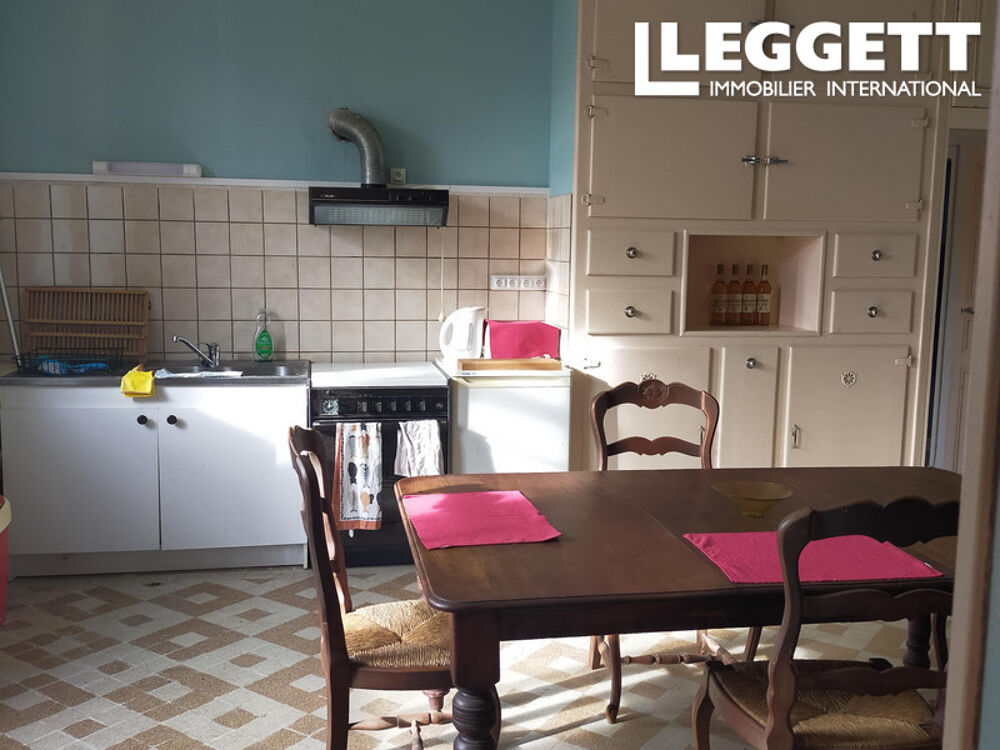 Propriété de caractère de 3 chambres, pleine de caractéristiques traditionnelles, avec jardin et dépendances.