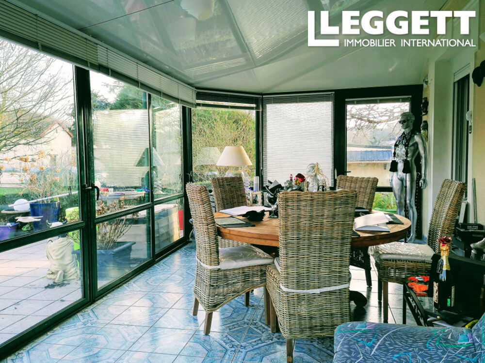 Un bien pour la vie d'été parfaite! 1892m2 de jardin entourent cette maison de 3 chambres.