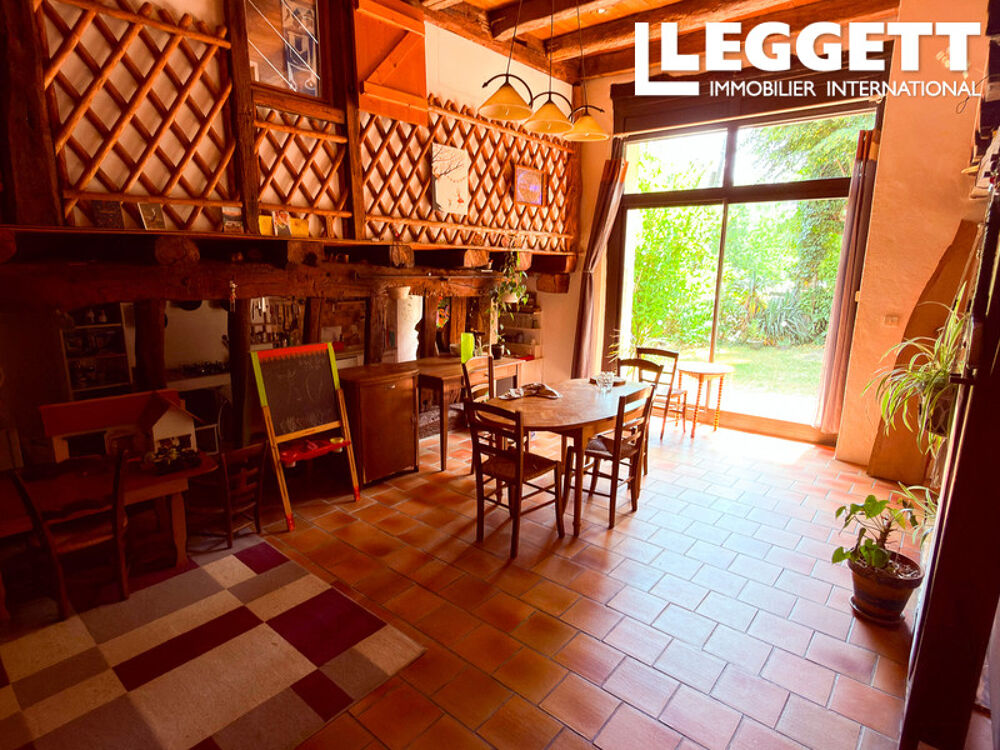 Petit hameau digne d'une carte postale, avec une grange spacieuse et un jardin attenant ? une propriété origin