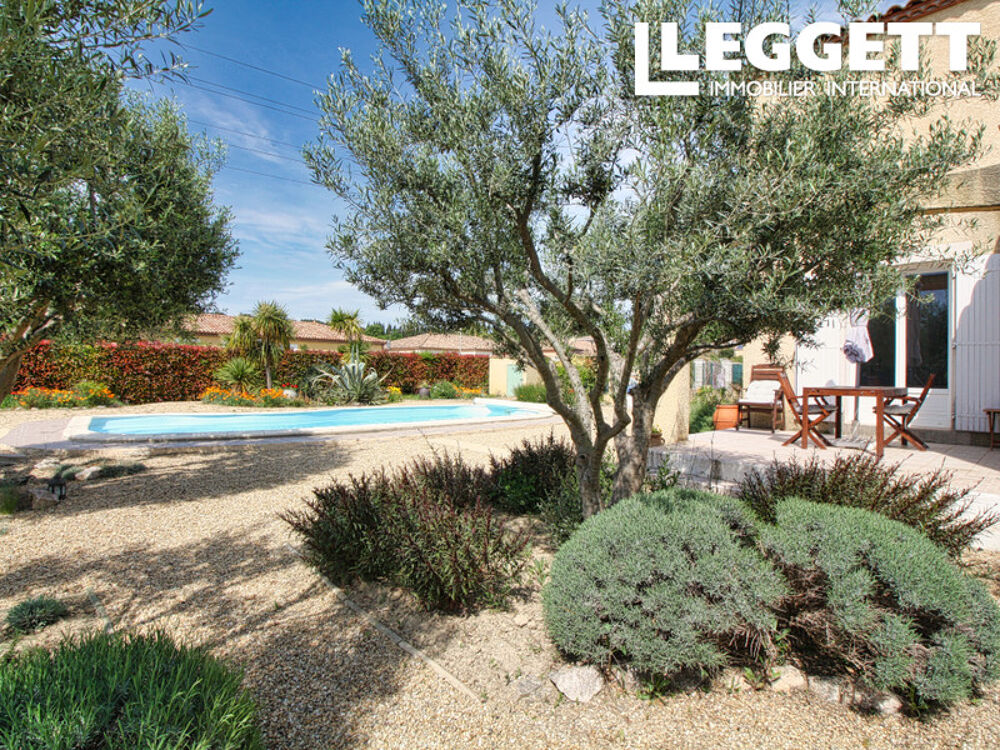Belle maison de 4 chambres, 2 salles d'eau, piscine, terrasse, garage. À 5 min du centre de Pézenas.