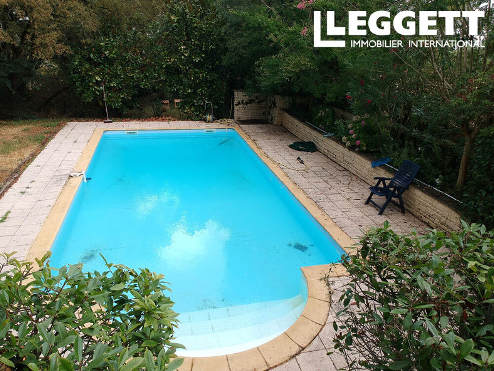 Vente Maison Maison de caractère avec 6 chambres, 3 salles de bain, piscine et garage Montfaucon