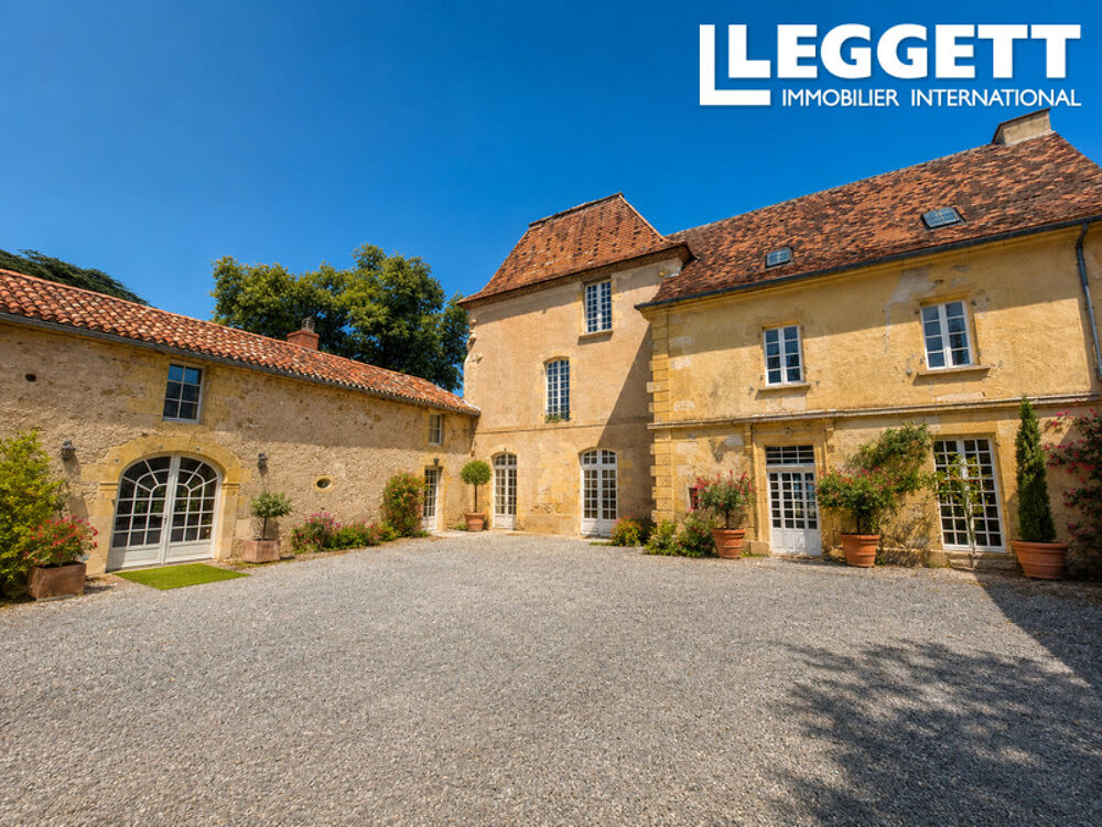 Vente Propriété/Château Château de caractère à rénover avec aile habitable, dépendances et fort potentiel en Dordogne Saint-germain-et-mons