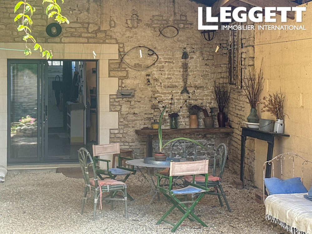 Vente Maison Maison de village - atypique et pleine de charme  : 3 chambres et 2 cours . Double vitrage . 12 km Rouillac . Siecq