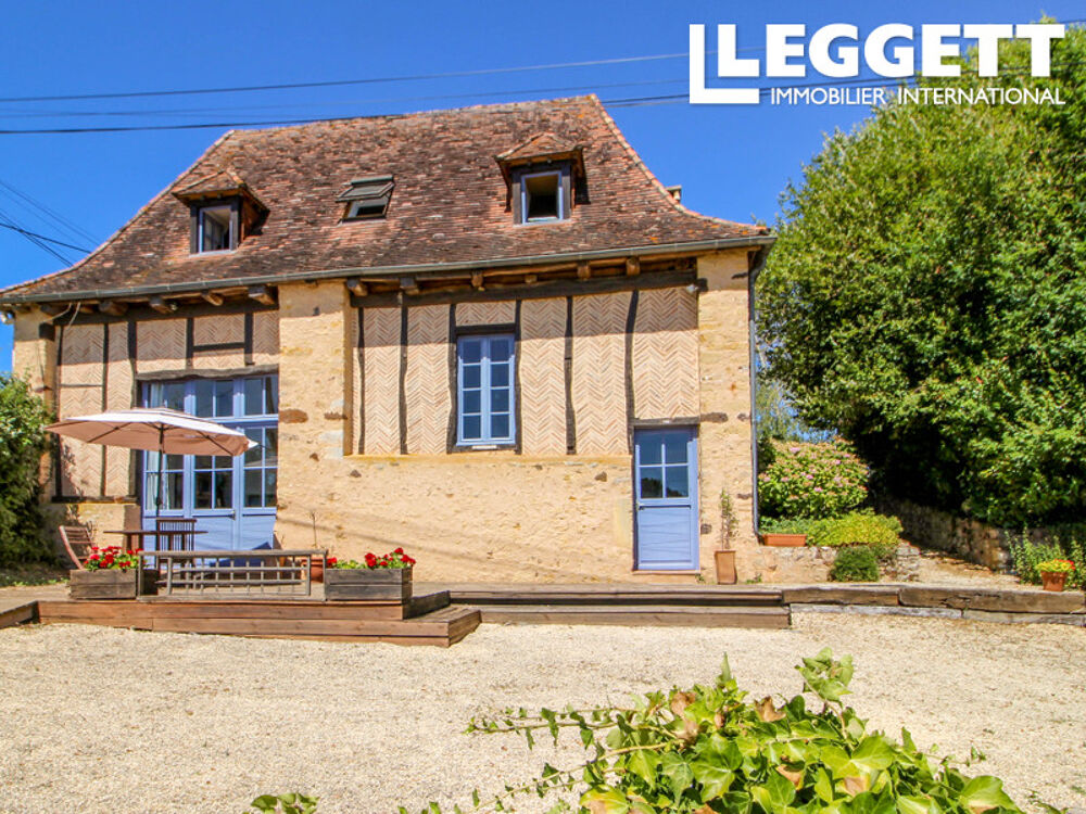 Magnifique maison à colombages du 19e siècle, restaurée en 2005 et située au calme