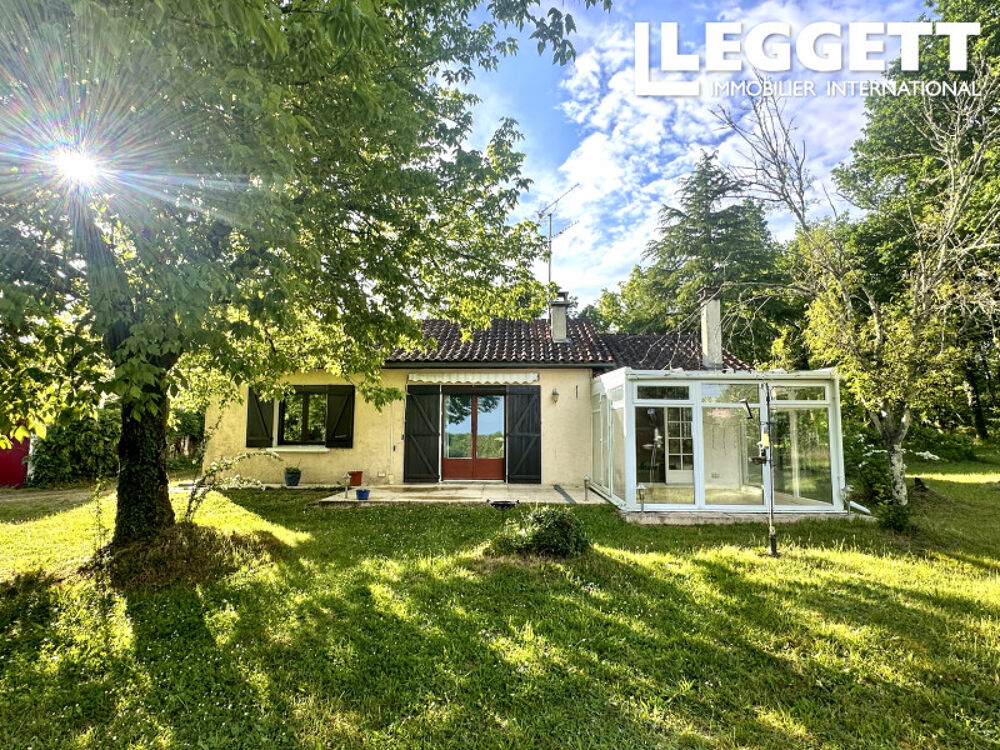 Vente Maison Charmante maison de plain-pied de 3 chambres,  jardins matures, cuisine, salle de douche, véranda, garage<br /> Saint privat en pÉrigord