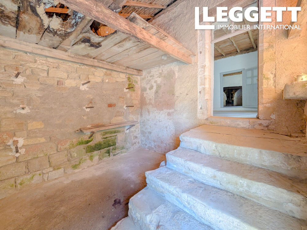 Vente Maison Maisonnette du 15ème/16ème siècle à restaurer entièrement dans un village historique à proximité d'un château. Badefols-d'ans