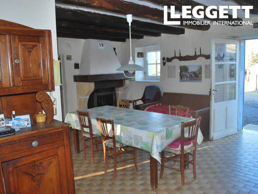 Vente Maison Ferme à rafraîchir avec dépendances sur 31ha de belles terres bordées par une rivière. Adriers