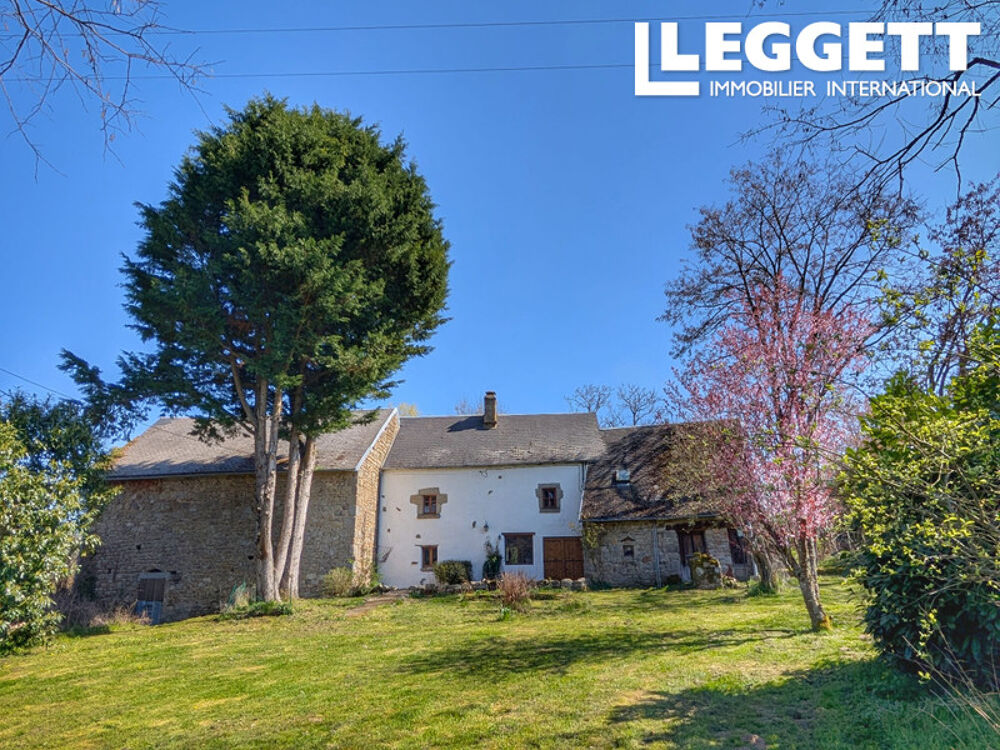 Belle maison en pierre comprenant 4 chambres, une grange attenante et plus d'un hectare de terrain