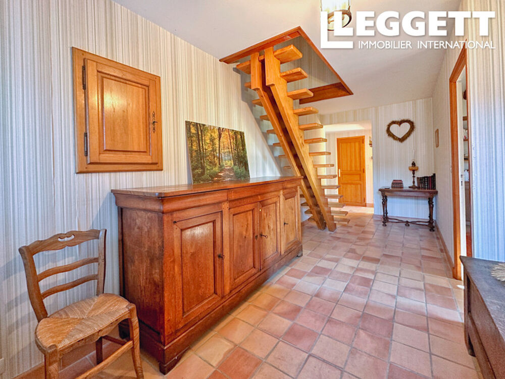 Vente Maison Grande maison de caractère avec 6 chambres, dépendance et joli jardin, dans un quartier calme et résidentiel. Saint aulaye-puymangou