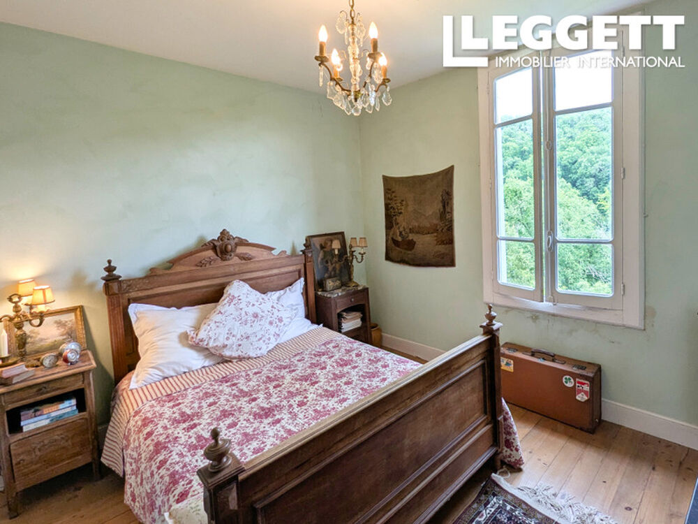 A vendre - nouveau prix pour maison dans village médiéval, avec jardin luxuriant et appartement indépendant