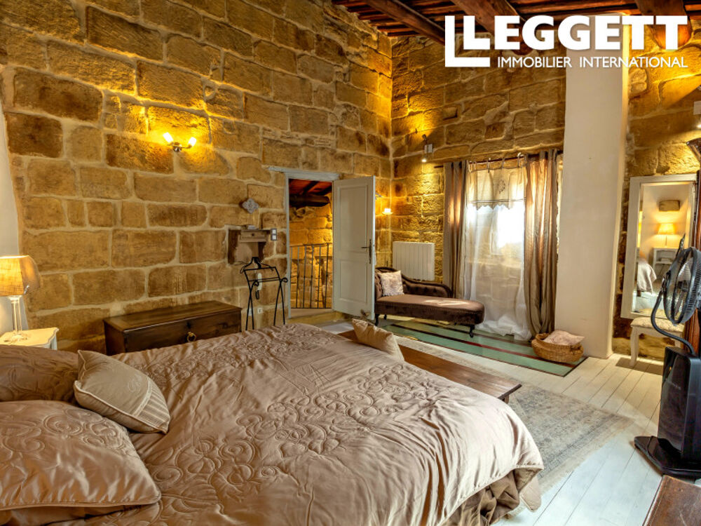 Vente Maison Élégante maison de ville en pierre du XVIIIe siècle avec cheminée au c?ur d?Uzès UzÈs