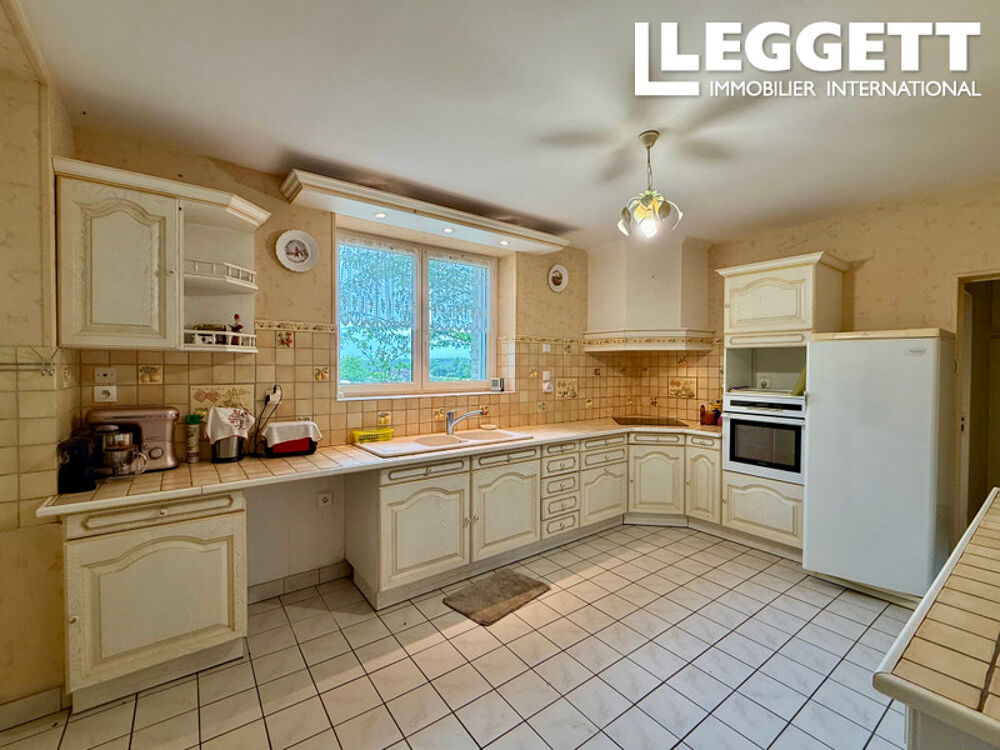 Vente Maison Maison en pierre de 3 chambres, 2 salles d'eau sur terrain clos de 3500 m2 située au fond d'une impasse. Guesnes