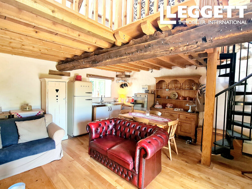 Propriété XVIIe à finir de rénover, cottage 1 ch. aménagé, grand jardin, à 2 km des commodités.