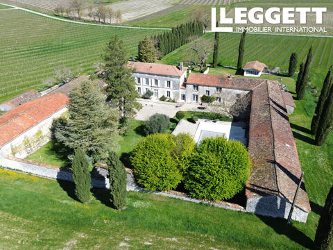   Magnifique maison de ma�tre ind�pendante avec 2 g�tes. 8 chambres, piscine, vue imprenable. Maison - 13 pi�ce(s) - 270 m�