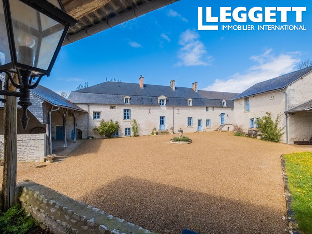 Vente Maison Beau manoir avec maison d'amis et grange annexe, cour et jardin avec piscine, prés et terres. Maulay