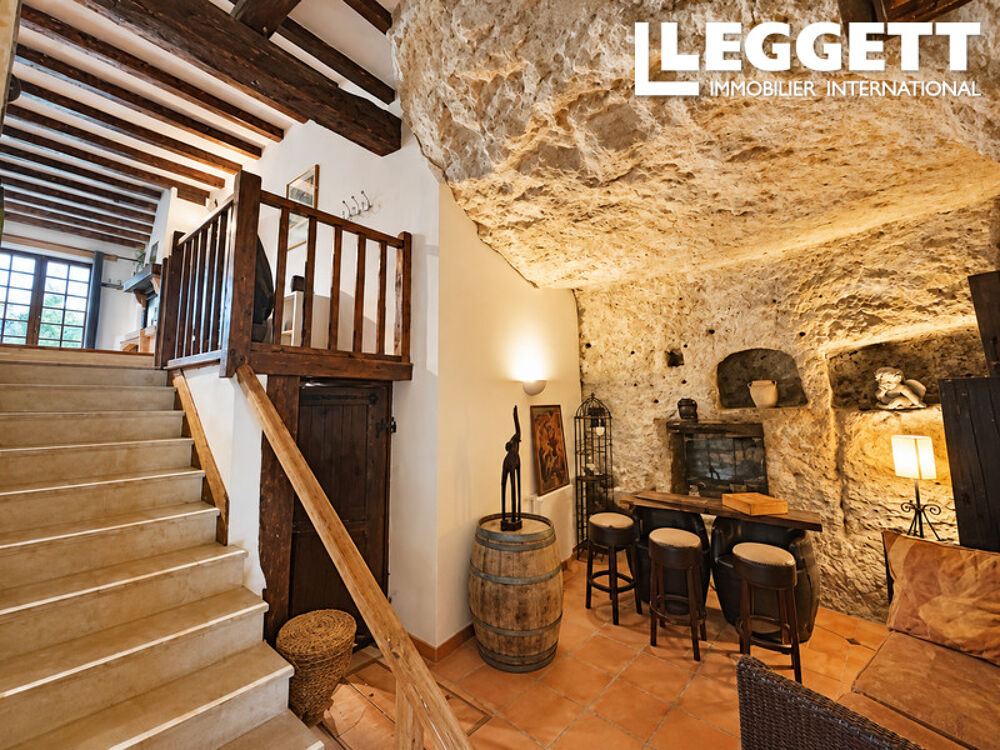Vente Maison Charmante propriété troglodyte avec piscine, garage, jardins et vue imprenable. Aubeterre-sur-dronne
