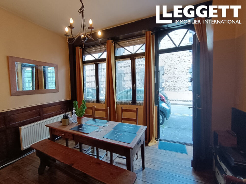 Maison de 3 chambres avec magasin, cour attenante, jardin séparé, commodités quotidiennes à distance de pied