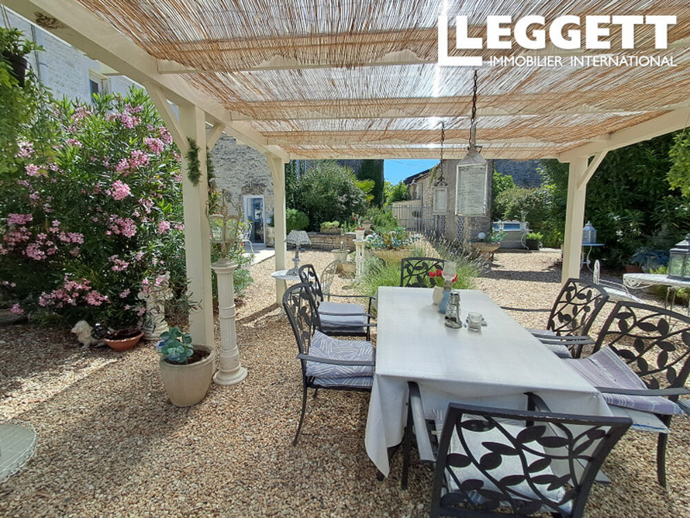 Vente Maison Charmante propriété, avec 4 chambres, un appartement indépendant, un gîte supplémentaire à rénover, piscine Siecq