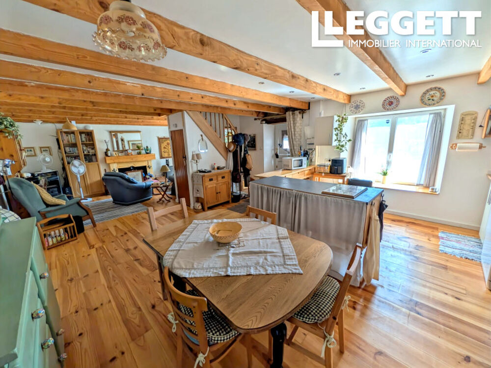 Vente Maison Spacieuse maison de campagne avec 5 chambres et 2,1 hectares de terrain ? Cadre paisible et privé Locarn