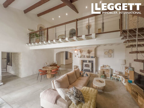   Brie : maison en pierre rénovée de 240 m², 4 chambres et piscine, à 10 min d?Angoulême Maison - 8 pièce(s) - 240 m²
