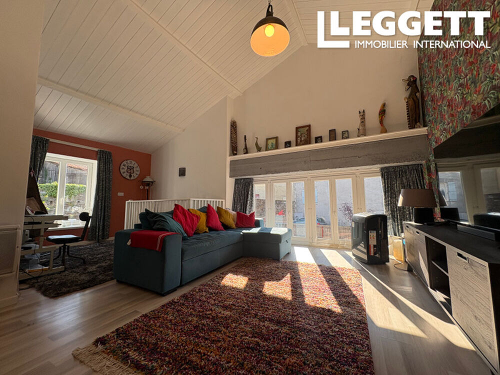 Vente Maison Maison de 3 chambres située au c?ur du village, avec appartement au rez-de-chaussée. Atelier, garage et cour. La coquille