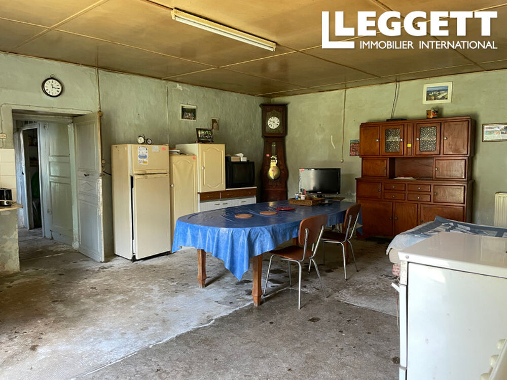 Vente Maison Charmante ferme avec jardin, dépendances et cadre champêtre, offrant un excellent potentiel de rénovation Chef-boutonne