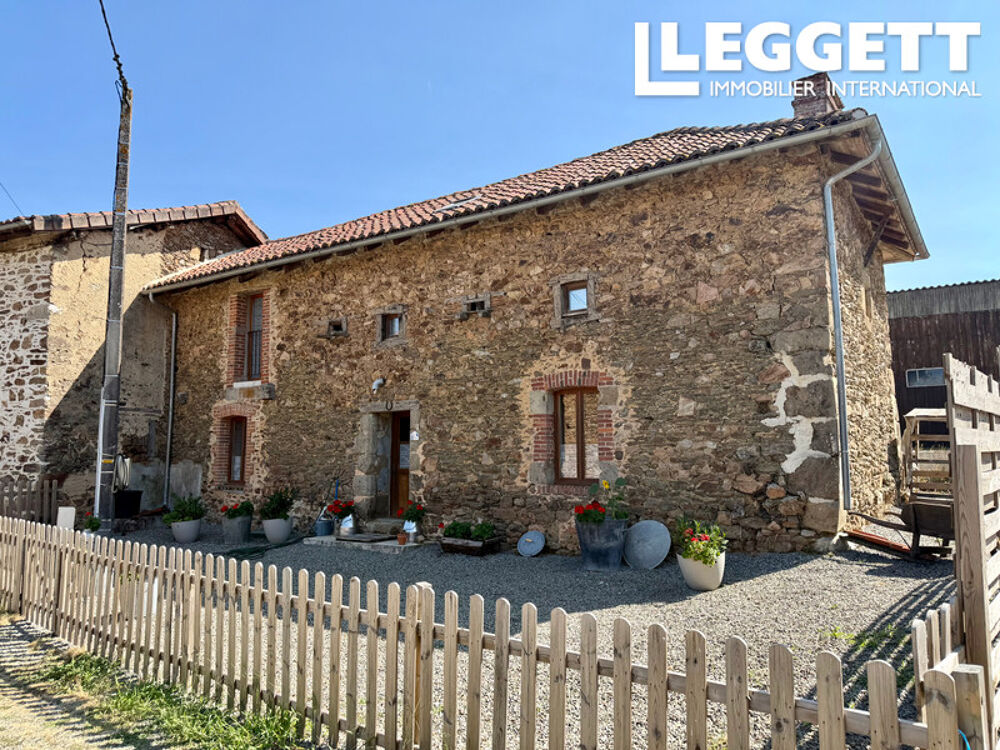 Vente Maison Charmante maison comprenant deux chambres avec salle de bains attenante. Grange et jardin attenant. Rochechouart