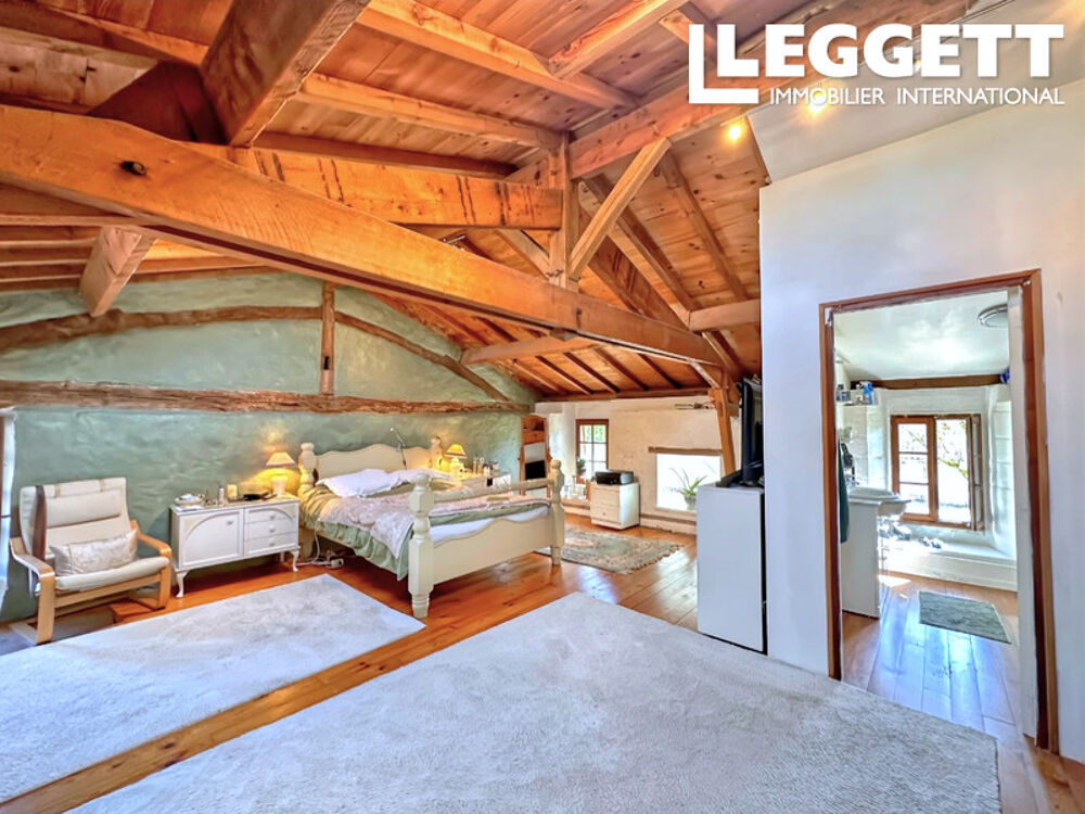 Vente Maison Propriété en pierre comprenant une maison, un gîte, un studio, une piscine, jardins et hangar. Cadre paisible. Bouteilles-saint-sÉbastien