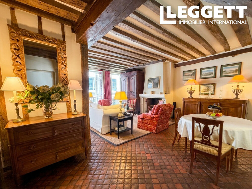 Vente Appartement Village Saint Paul, Le Marais. Appartement de caractère, Deux Pièces, 65m2 Carrez, au calme, 2ème étage. Paris 4