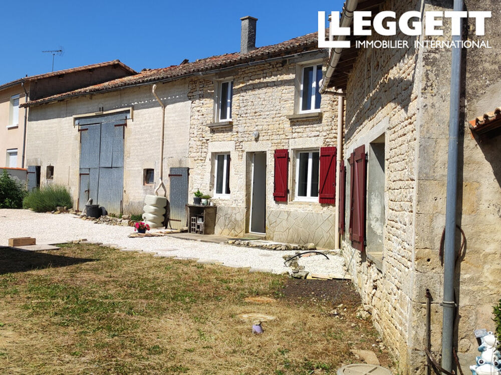 Vente Maison Maison mitoyenne en pierre de 2 chambres, garage, grange, plusieurs dépendances,  cour et terrain. LorignÉ