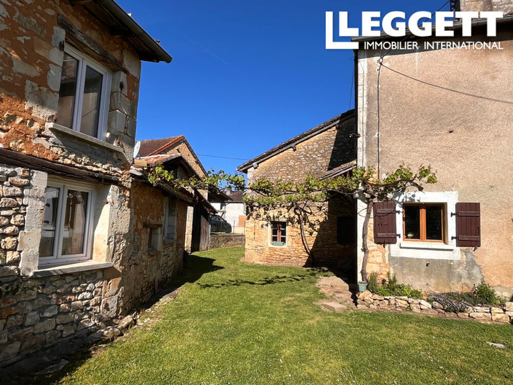 Vente Maison Une maison principale, un gîte entièrement meublé, un deuxième gîte en cours d'aménagement, une immense grange Javerlhac-et-la-chapelle-saint-robert