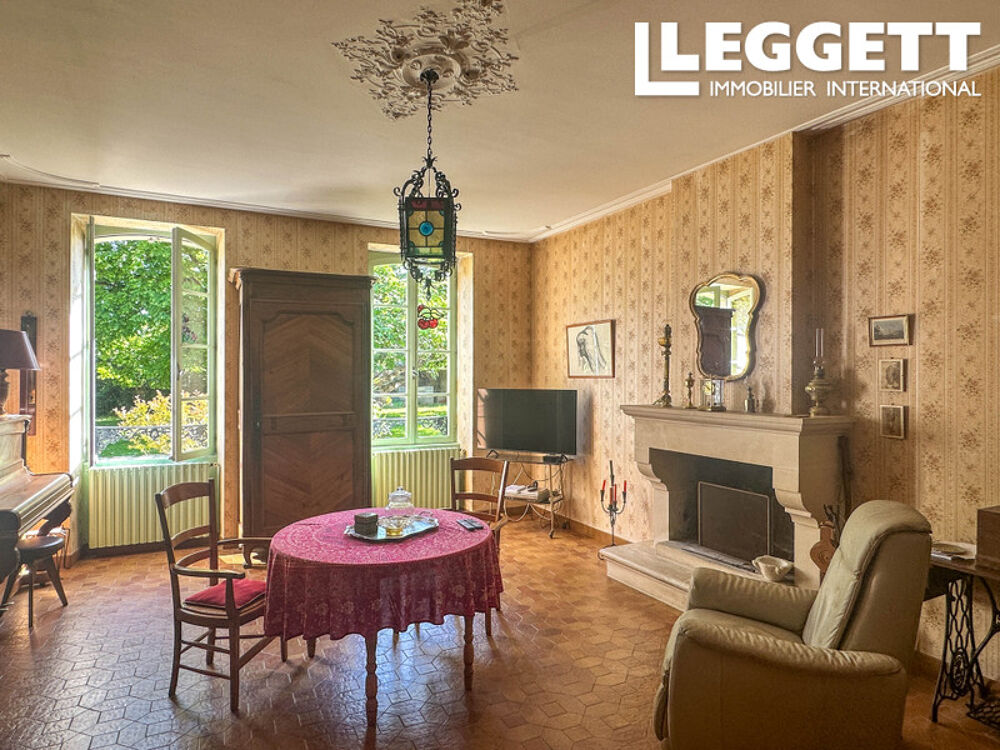 Vente Maison Maison de Maître dans un hameau calme avec jardins arborés et dépendances. 4 chambres. Proche Cognac. Migron