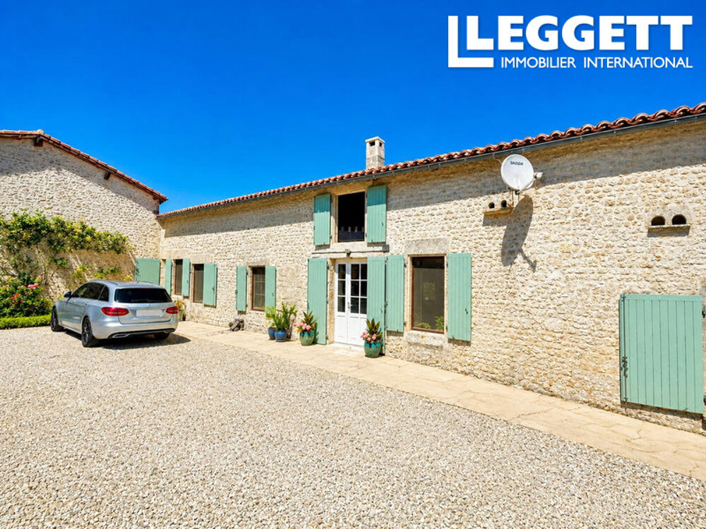 Magnifique maison charentaise rénovée. 4 ch., 3 sdb, jardin, piscine chauffée et terrasse avec vues imprenable