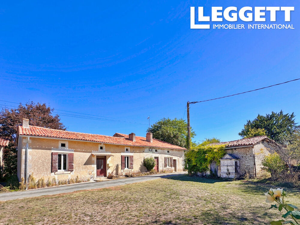 2 petites maisons à rénover avec dépendances et joli terrain, dans un petit hameau bucolique à 5mn de Chalais