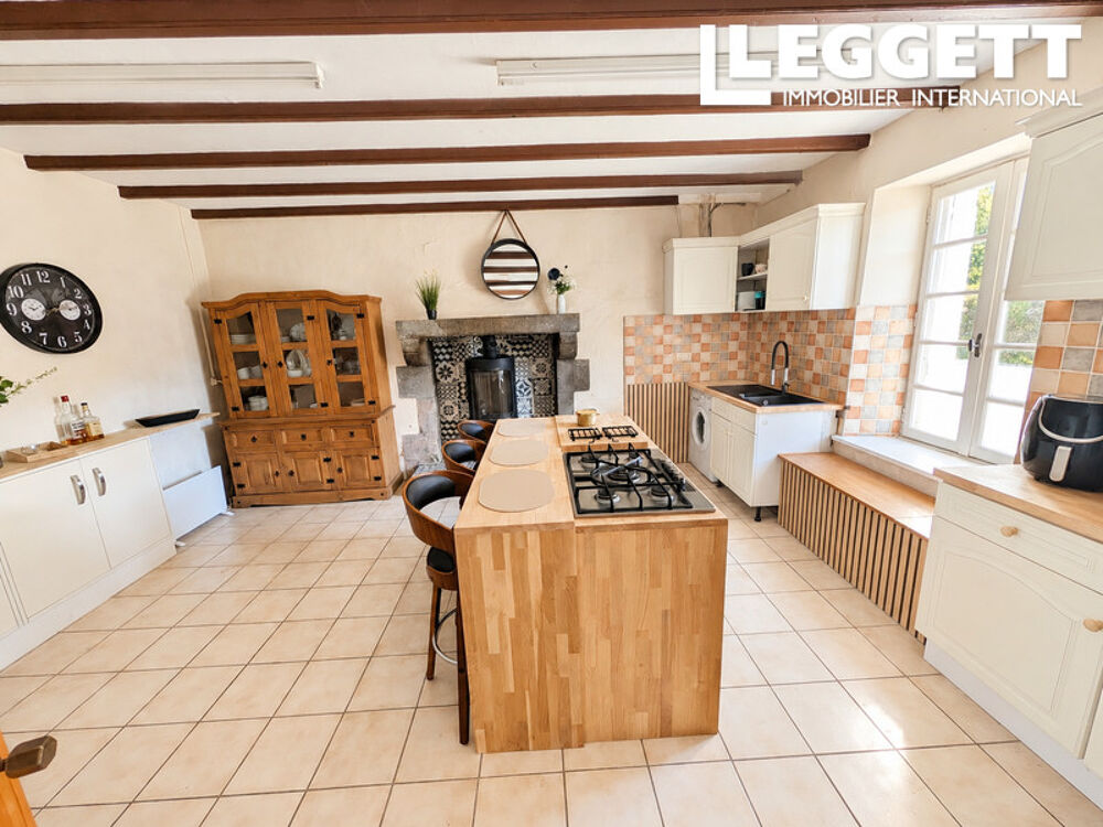 Vente Maison Charmante maison bretonne de 4 chambres avec dépendances, garage et terrain de 2 147 m² à Plésidy PlÉsidy