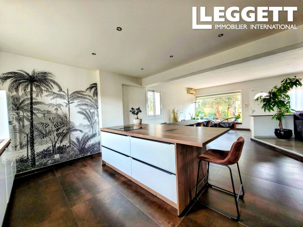Vente Maison Villa rénovée avec piscine, jacuzzi, cuisine d?été et garage.  Centre du village et 5 mn  la mer. Canet-en-roussillon