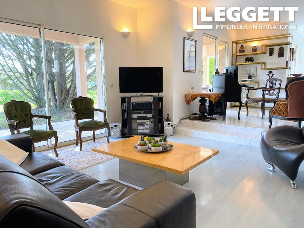 Vente Maison Superbe maison contemporaine proche de Mansle. 4 chambres. Plain pied. Vaste terrain clos et calme. Mansle