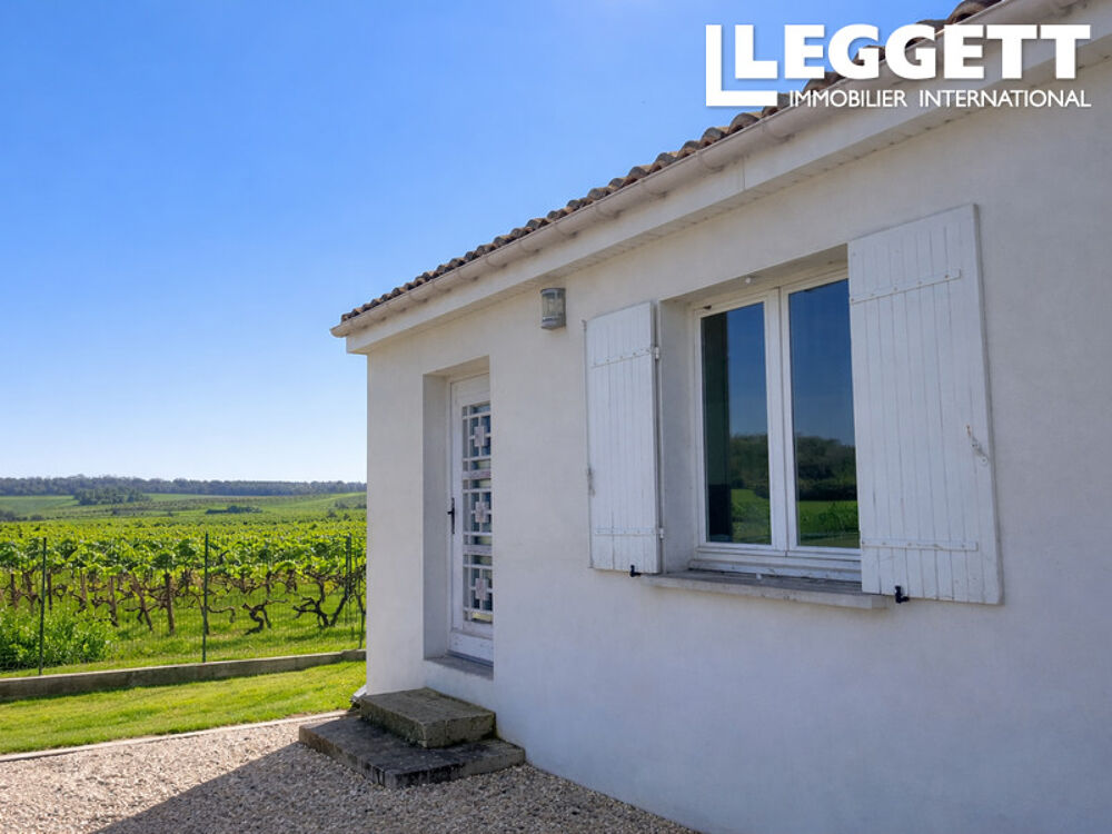 Vente Maison Maison individuelle et garage bien rénové avec une vue magnifique sur les vignobles près de Châteauneuf ChÂteauneuf-sur-charente