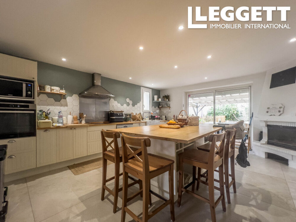 Vente Maison Brie : maison en pierre rénovée de 240 m², 4 chambres et piscine, à 10 min d?Angoulême Brie