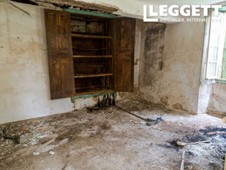 Vente Maison Projet de rénovation : maison de sept pièces, grand grenier, deux granges et un terrain dans un petit hameau. Montignac-le-coq