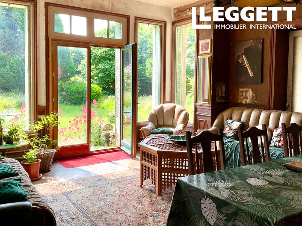 Manoir unique avec annexe, anciennes dépendances et jardin arboré dans un cadre rural idyllique