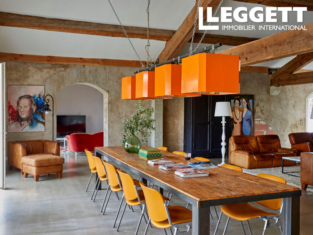 Ancienne cave viticole transformée en loft style industriel, 6 chambres et piscine chauffée près de Narbonne
