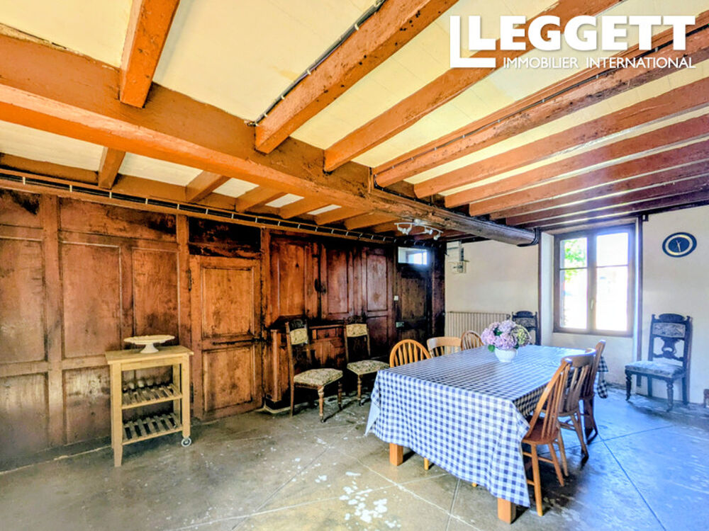 Vente Maison Située à Saint-Martin-du-Fouilloux, cette maison mitoyenne de caractère est implantée sur un terrain de 3 330 Saint-martin-du-fouilloux