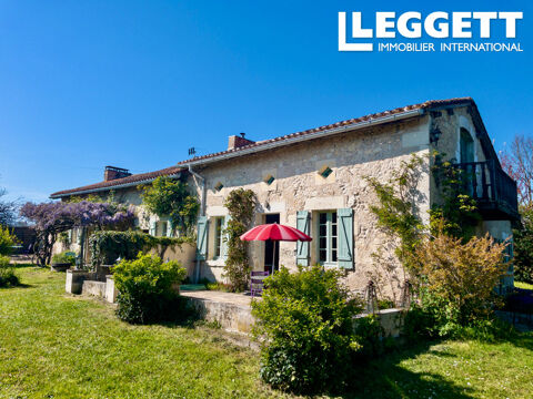   Proche d'Aubeterre, dans une cadre magique en bord de rivi�re, belle charentaise, grange et atelier r�nov�s. Maison - 8 pi�ce(s) - 238 m�