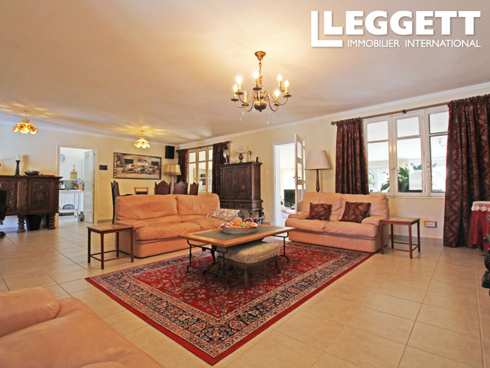 Spacieuse maison de plain-pied avec piscine, 2 appartements et terrain idéal pour chevaux, proche de Fanjeaux
