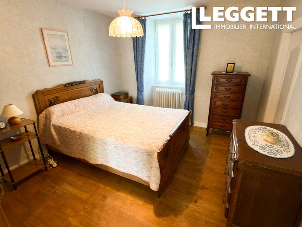 Charmante ferme en pierre de trois chambres avec une grande grange attenante et un joli jardin