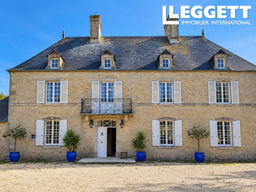 Vente Maison Manoir normand historique de 263 m² avec dépendance de plue de 200 m² et jardin clos avec cour et terraces. Audouville-la-hubert