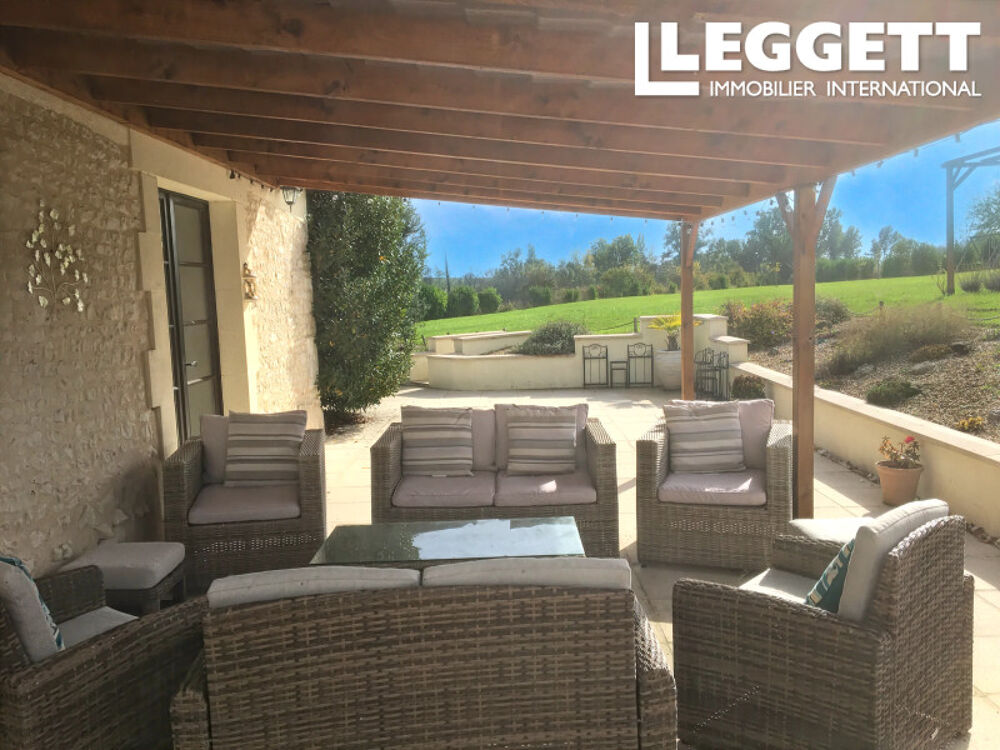 Vente Maison Grande maison de 6 chambres d'une présentation impeccable, jardin et piscine. Seulement 15 minutes de Cognac! Angeac-champagne
